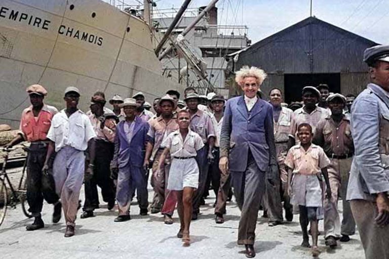 Alexander-Bustamante-walking-with-kids-in-Jamaica-Heroes-United